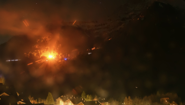 Val d'Illiez: un chalet détruit par les flammes, aucun blessé à déplorer